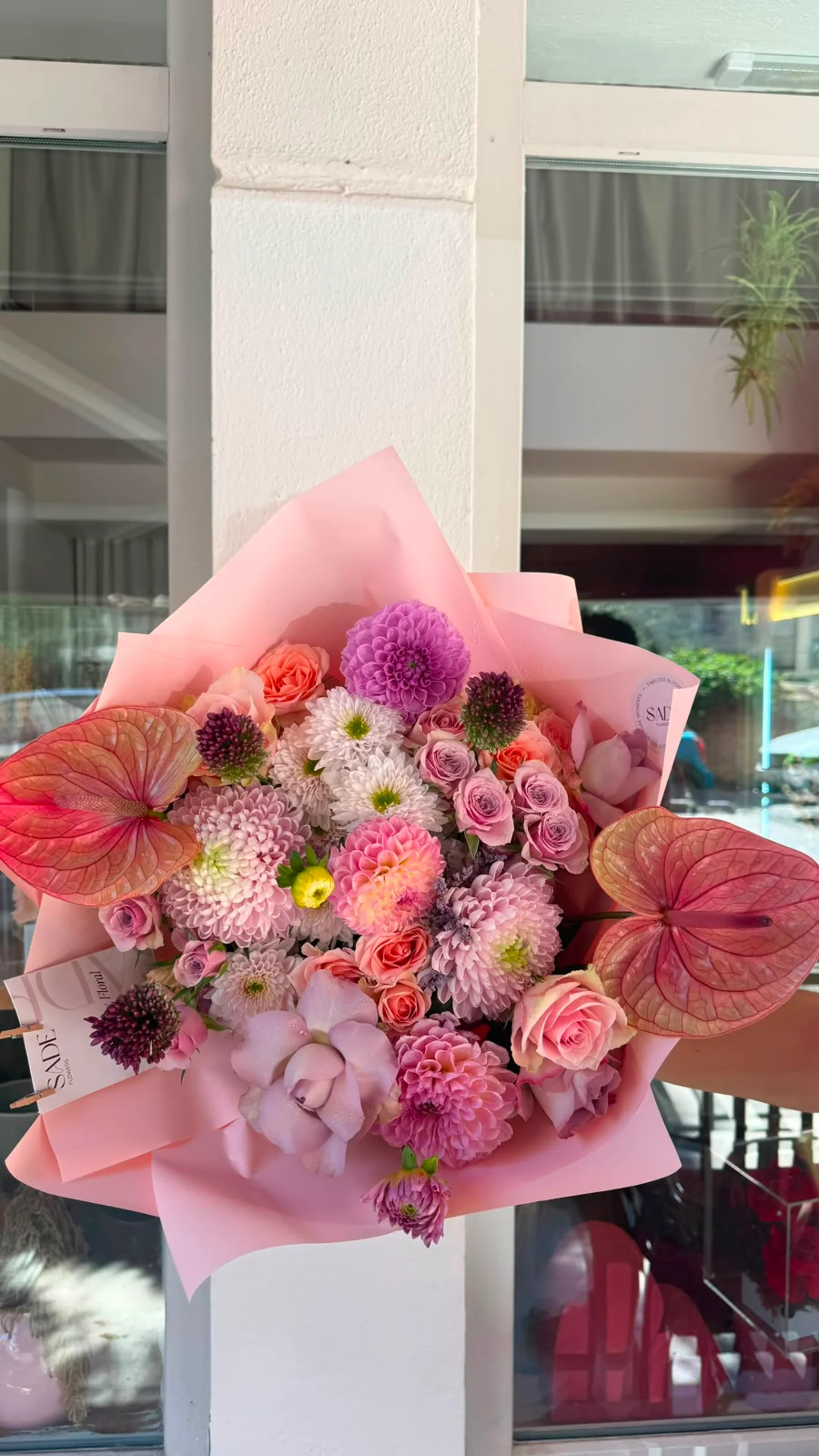 Dahlia & Antoryum Esintisi: Pudra Tasarım Buket