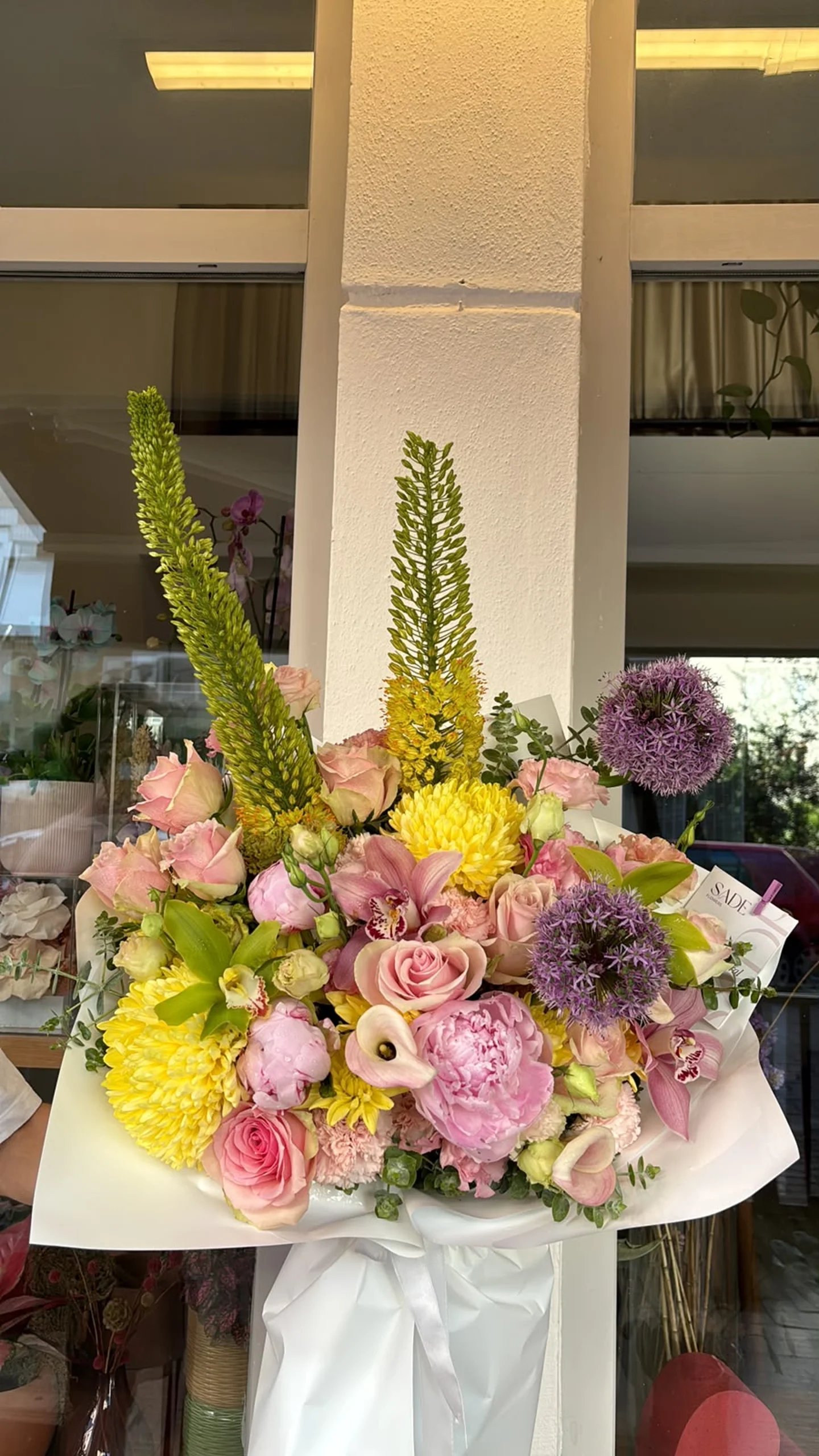 Grand Majestic: Eremurus & Şakayık Tasarım Buket